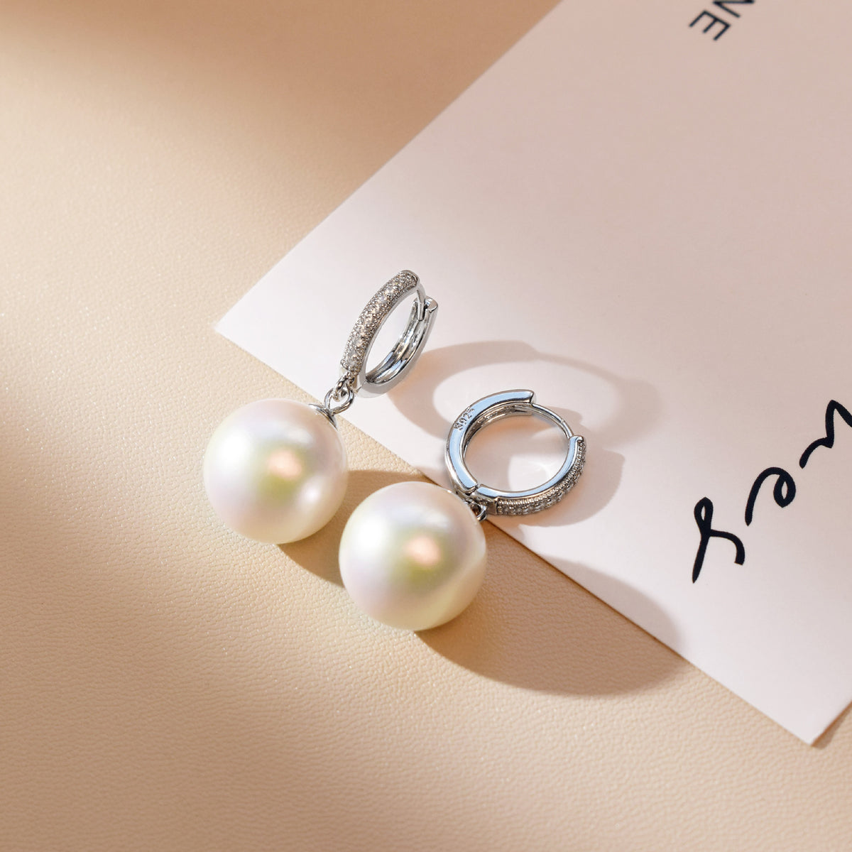 Cubic Zirconia Huggie Hoop Pearl Drop Earrings for Women, Light‑Luxury Versatile Multicolor Shell Pearl Dangle Earrings, Fashion Jewelry