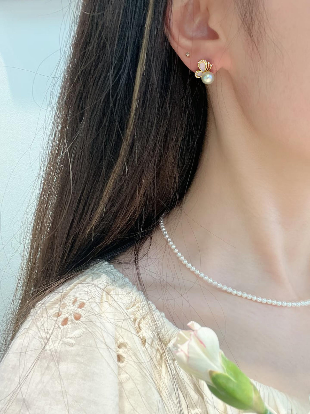 Women Butterfly Shell Pearl Stud Earrings, Micro Paved Cubic Zirconia Gold Tone Elegant Pearl Earrings Jewelry Gift