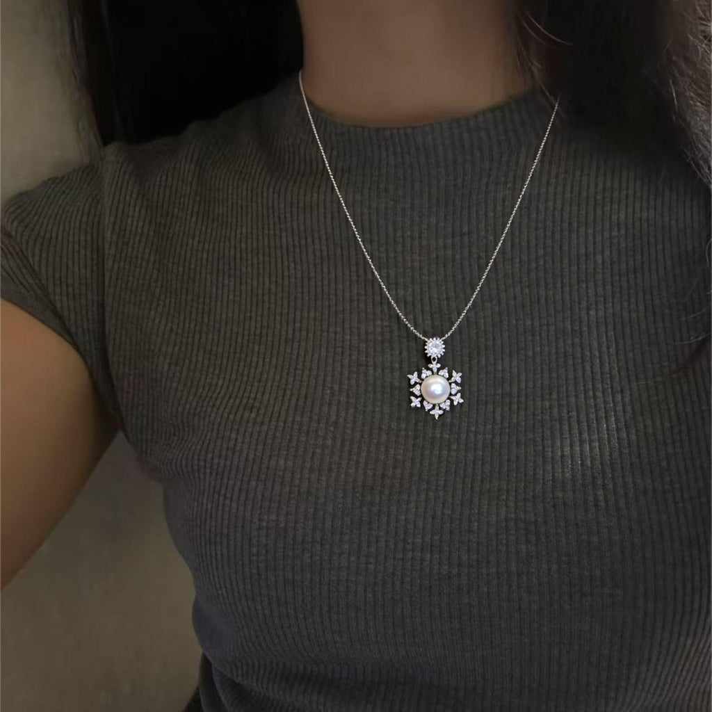 Snowflake Shell Pearl Pendant Necklace, Sparkling Cubic Zirconia Luxury Jewelry for Women