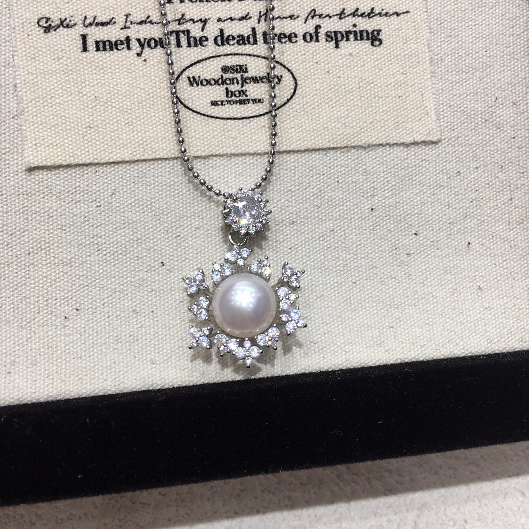 Snowflake Shell Pearl Pendant Necklace, Sparkling Cubic Zirconia Luxury Jewelry for Women
