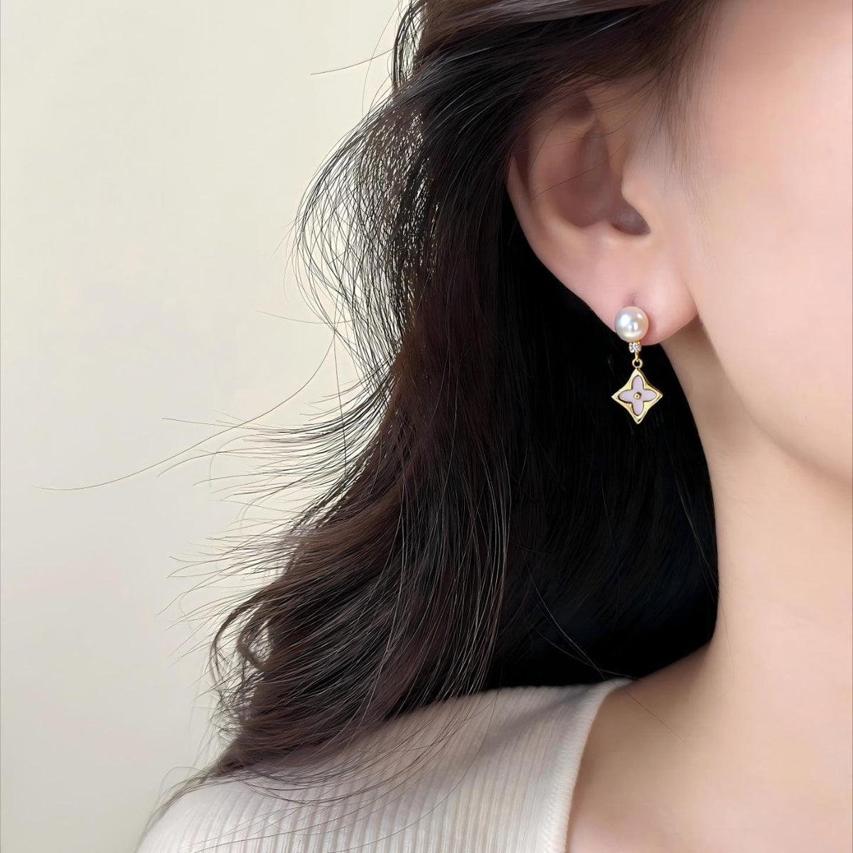 Women Four Leaf Clover Shell Pearl Drop Earrings, Rhombus Mother of Pearl Inlay Gold Tone Elegant Dangle Earrings Jewelry Gift
