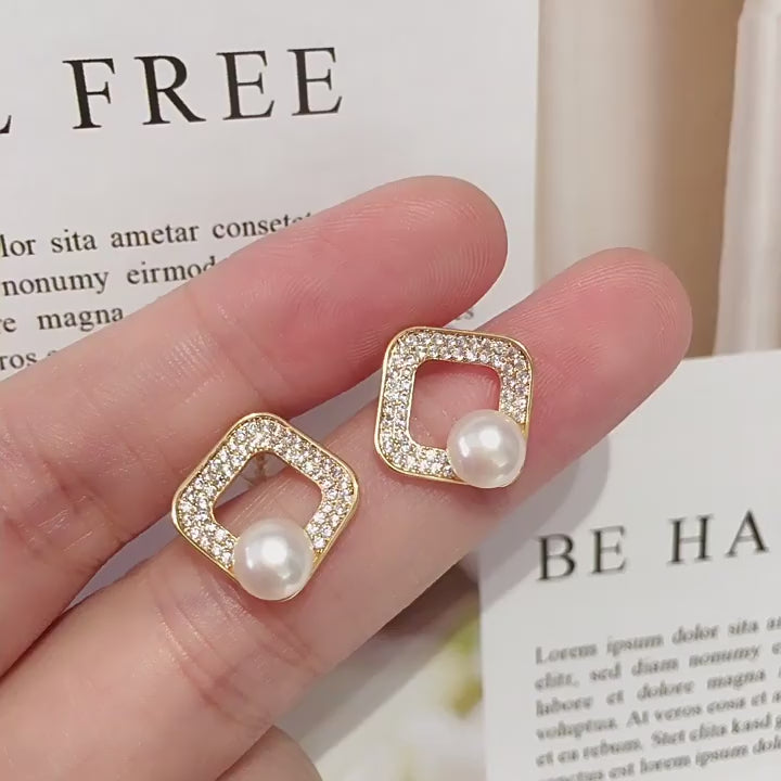 Square Cubic Zirconia Shell Pearl Stud Earrings for Women, 18K Gold Tone Hollow Square Design, Luxurious Elegant Pearl Earrings