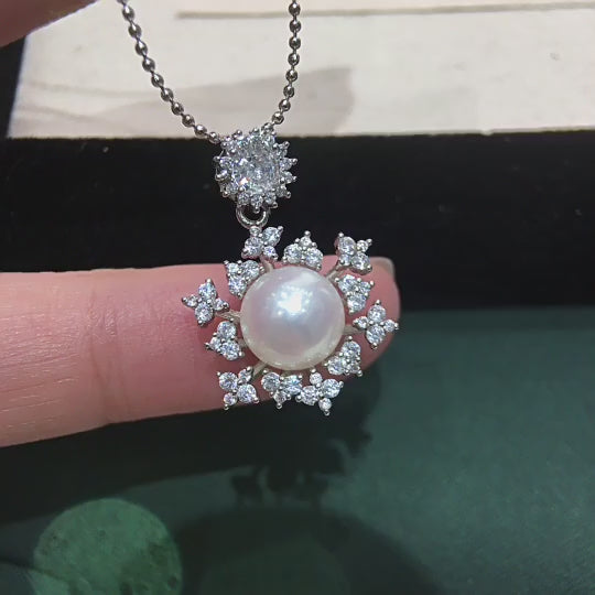 Snowflake Shell Pearl Pendant Necklace, Sparkling Cubic Zirconia Luxury Jewelry for Women