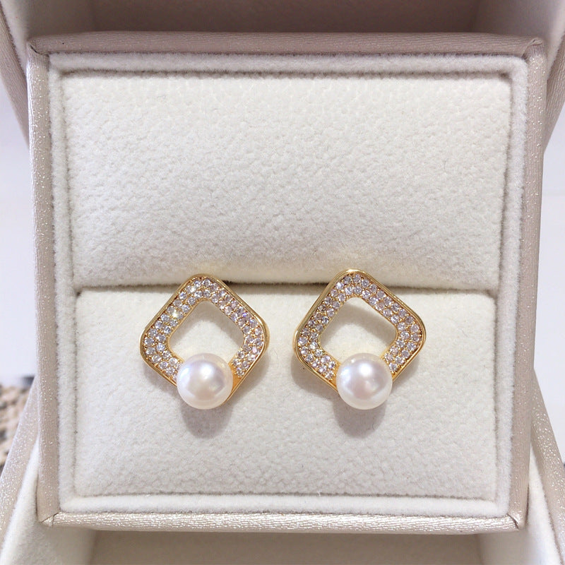 Square Cubic Zirconia Shell Pearl Stud Earrings for Women, 18K Gold Tone Hollow Square Design, Luxurious Elegant Pearl Earrings